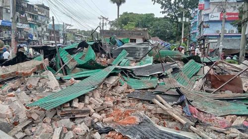 গুঁড়িয়ে দেওয়া হলো উপজেলা আ.লীগ কার্যালয়